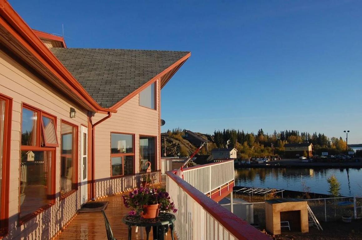 Aurora Bayside Inn Yellowknife Dış mekan fotoğraf