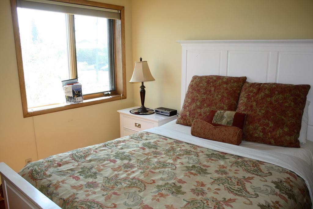 Aurora Bayside Inn Yellowknife Oda fotoğraf