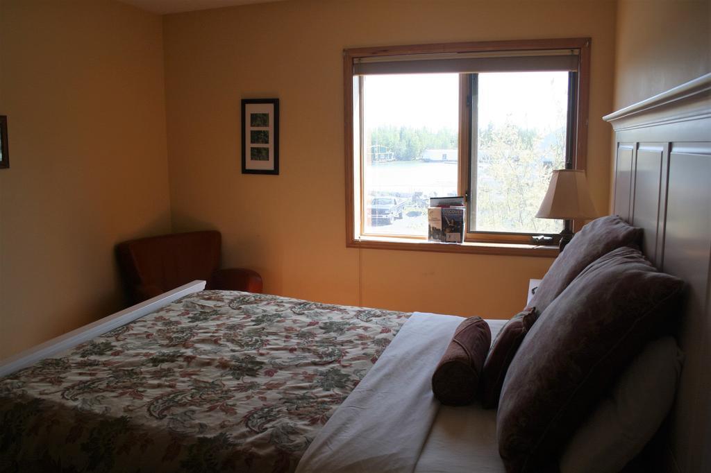 Aurora Bayside Inn Yellowknife Oda fotoğraf
